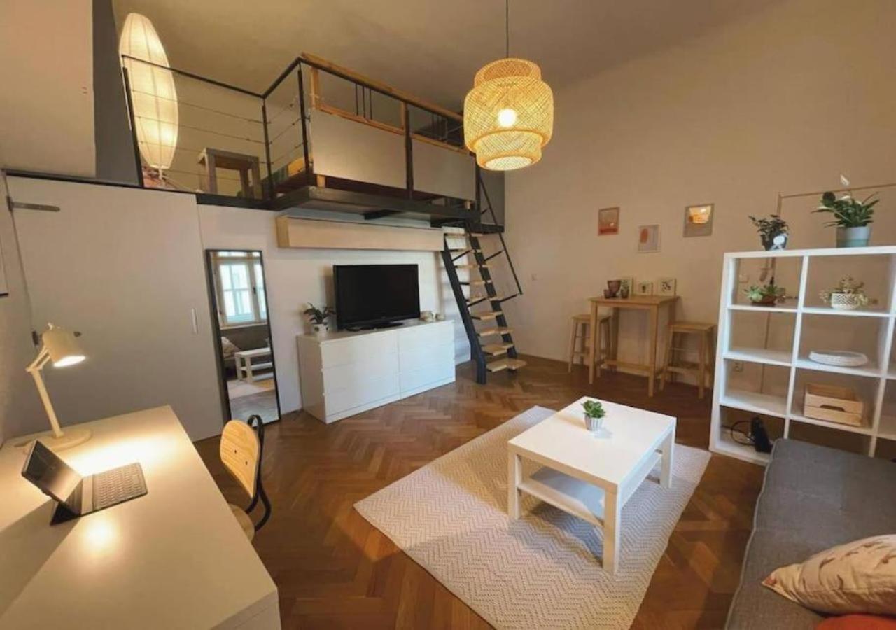 Netradicny Apartman V Centre Bratislava Eksteriør billede