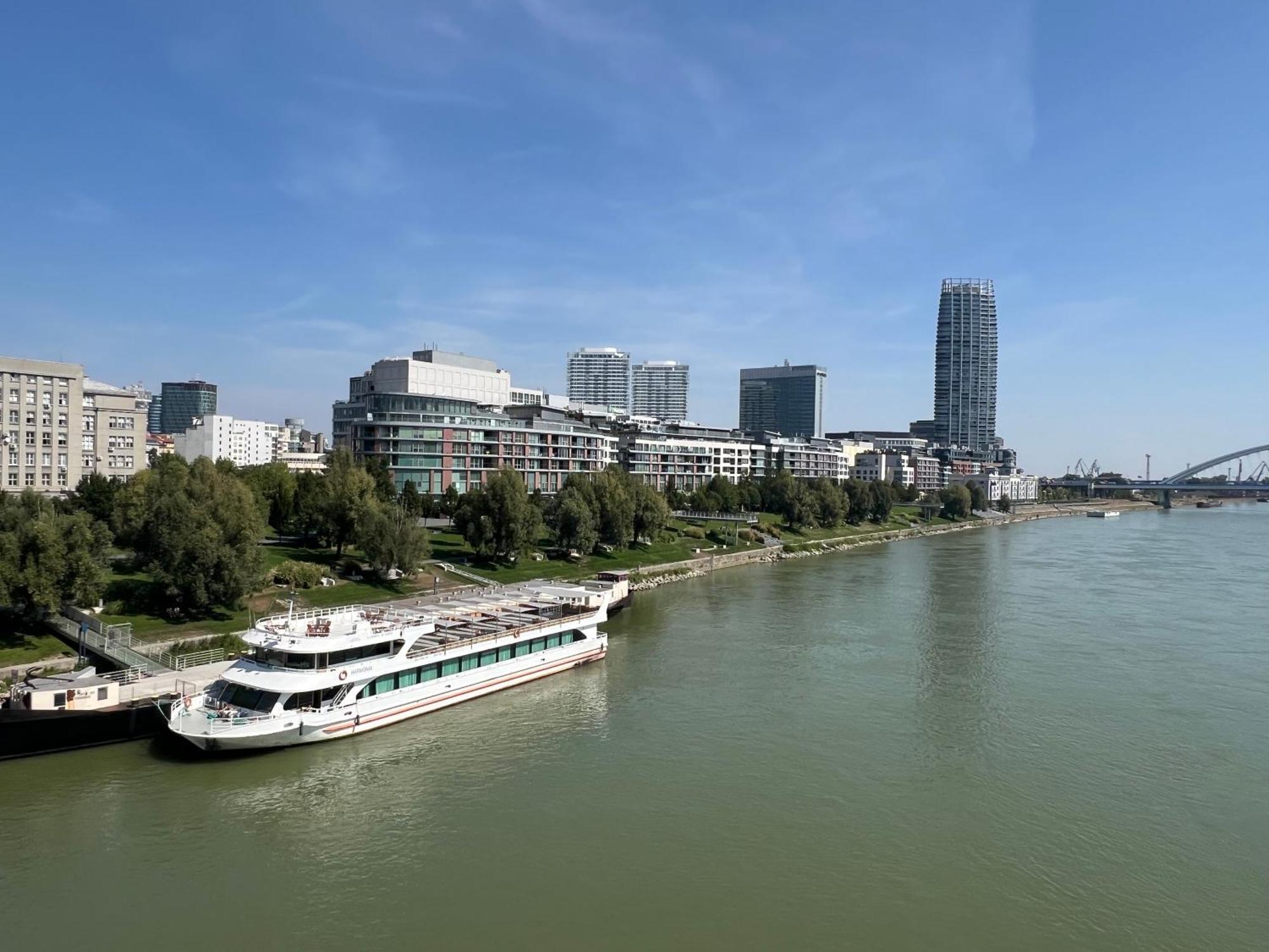 Netradicny Apartman V Centre Bratislava Eksteriør billede