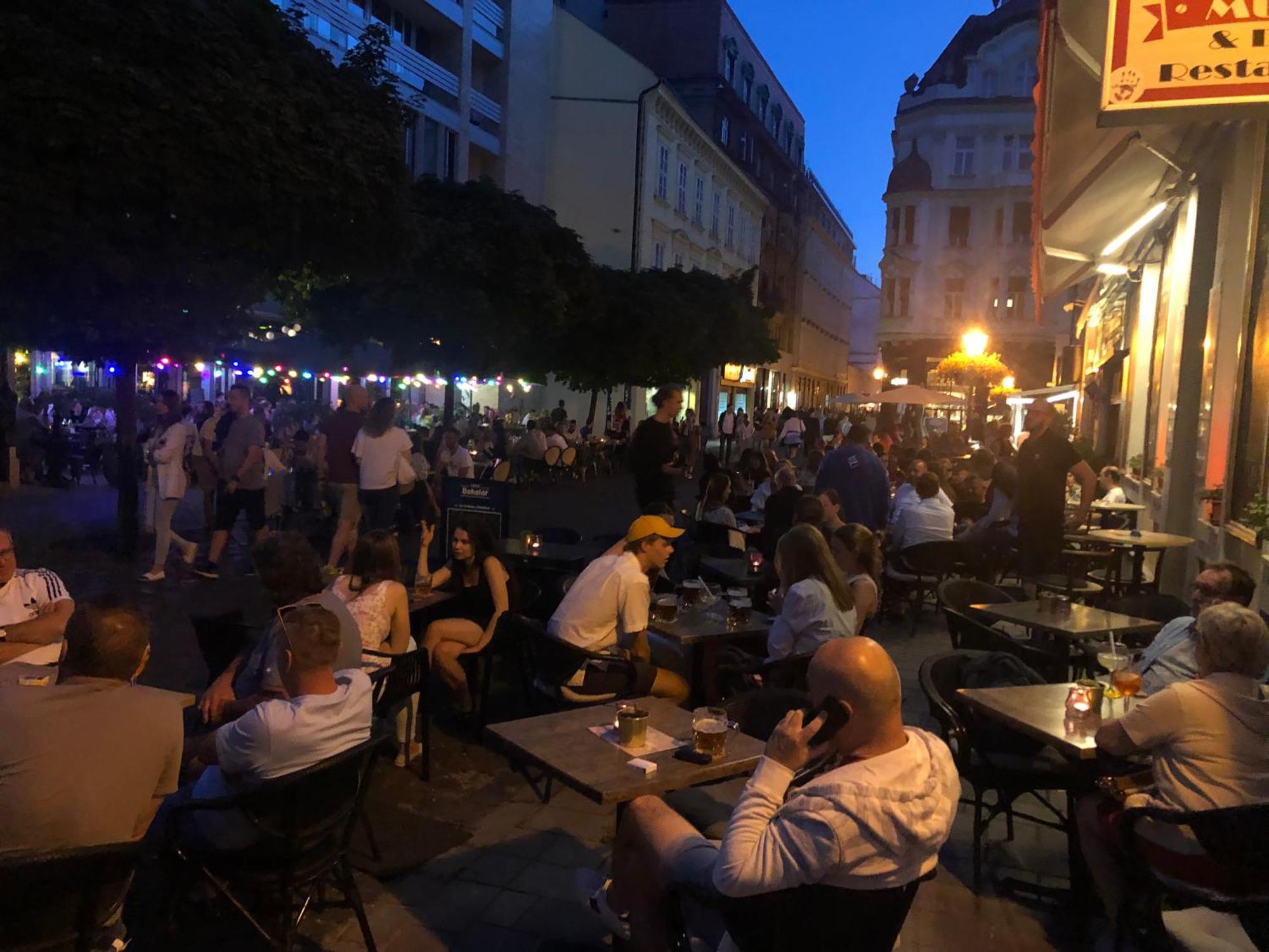 Netradicny Apartman V Centre Bratislava Eksteriør billede
